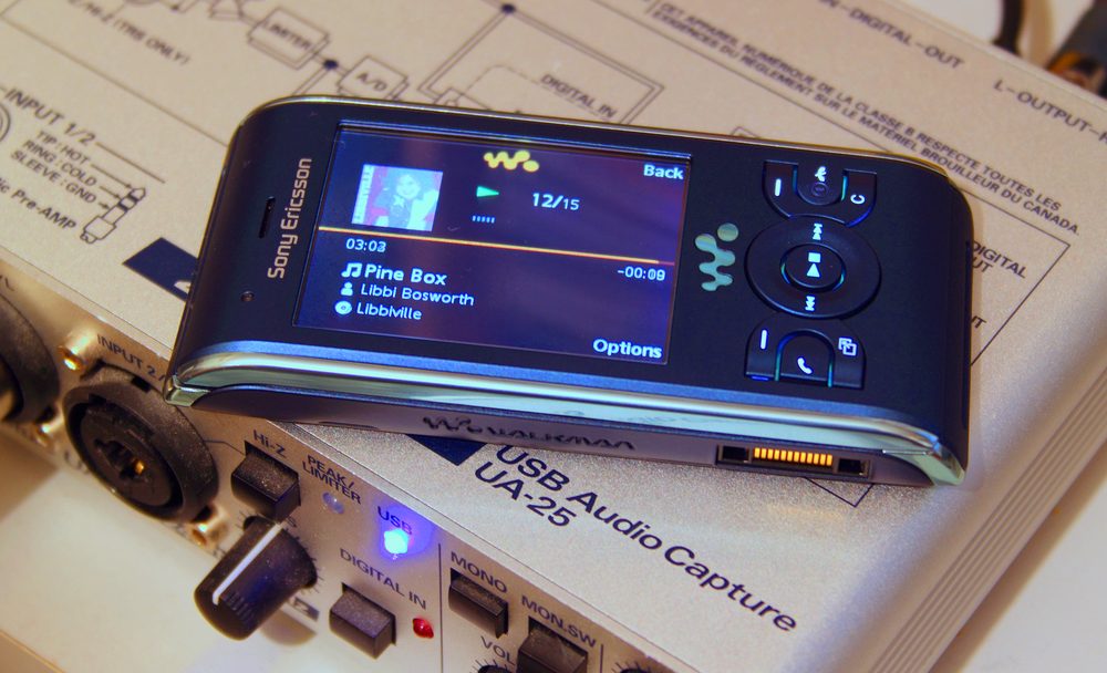 Sony Ericsson W595 Walkman phone