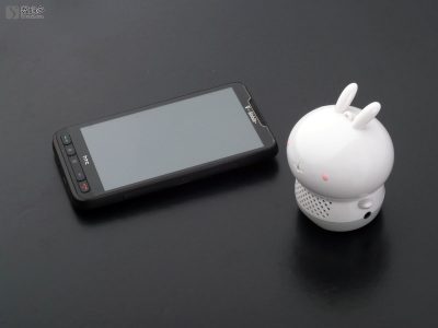 i-mu 幻响 小艾菲 i-fe mini 手机兔微型音箱-与HTC HD2大小对比