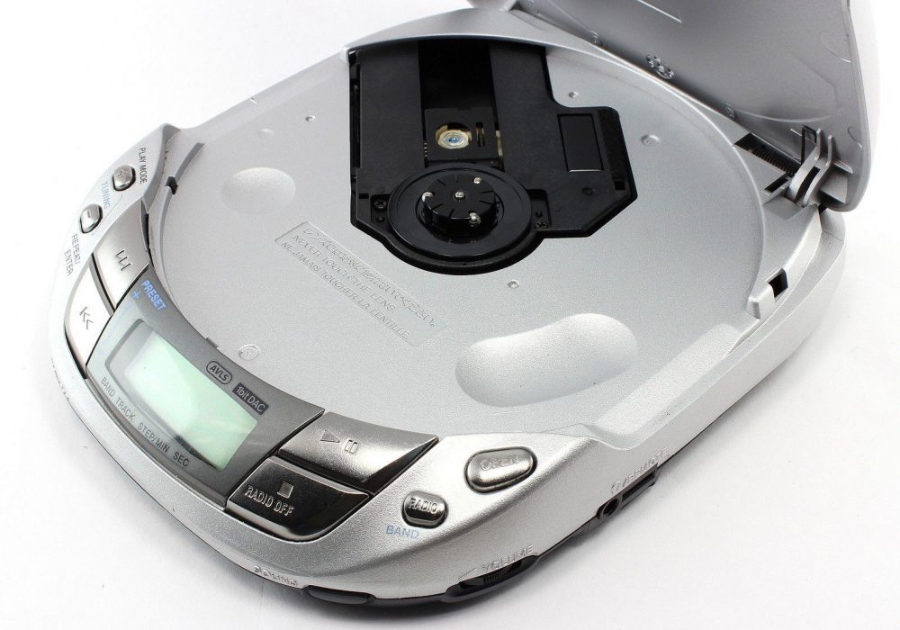 SONY D-F411 Groove Discman ESP2 CD Compact Player Shock Protection AM/FM Radio