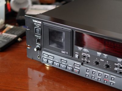 TASCAM DA-302 DAT播放机