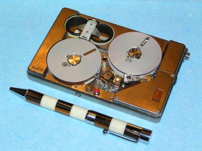 [古董科技] Spy 谍用磁带录音机