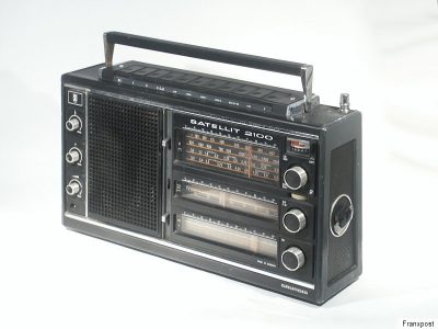 根德 GRUNDIG SATELLIT 2100 收音机