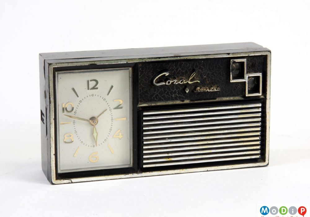 Coral Starlet clock radio