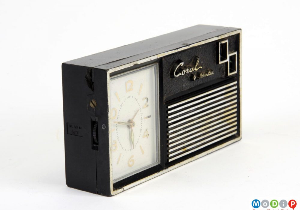 Coral Starlet clock radio