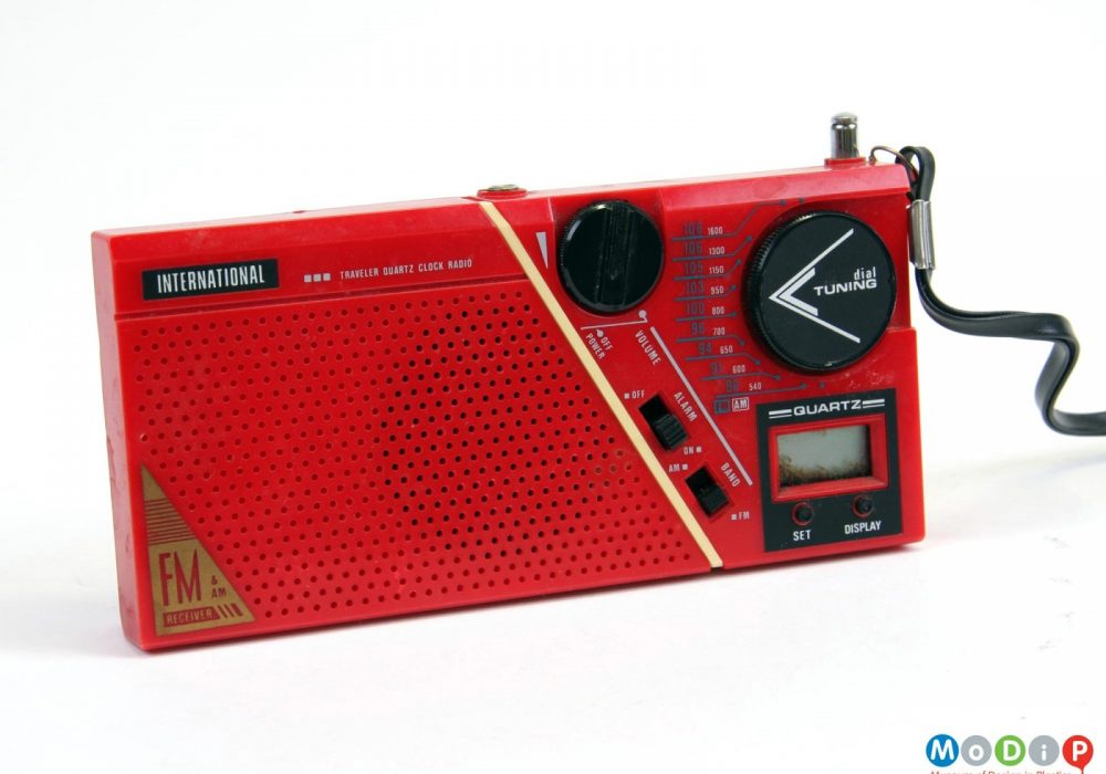 Red clock 收音机