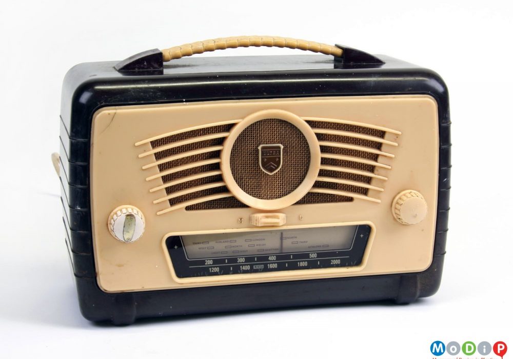 Ultra R786 Coronation Twin radio