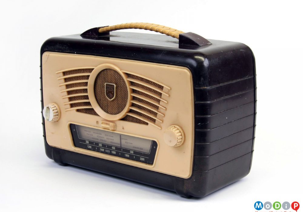 Ultra R786 Coronation Twin radio