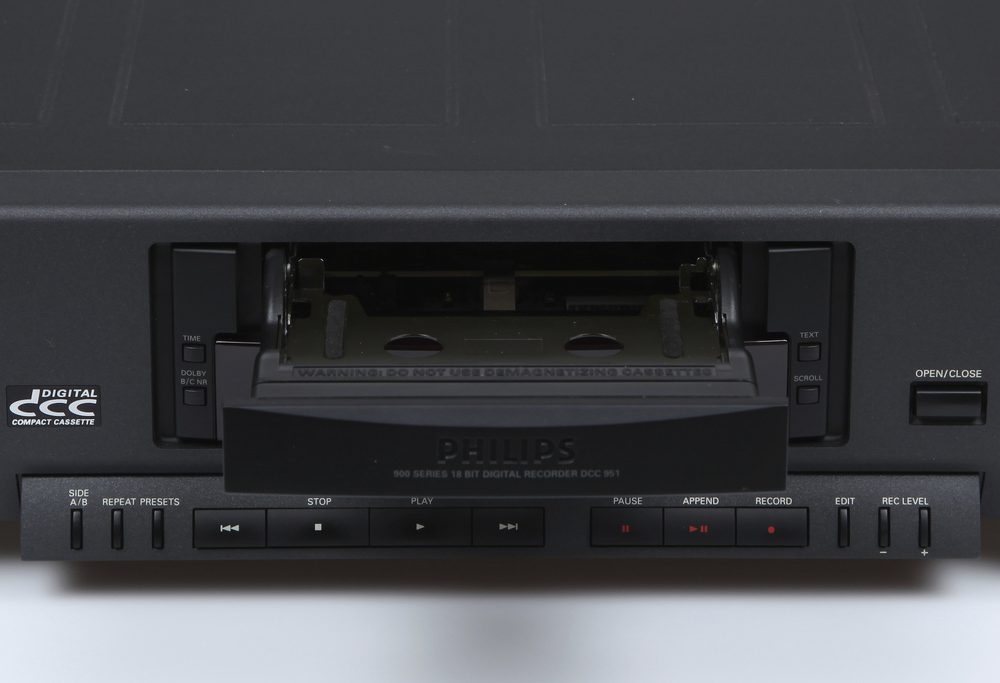 Philips DCC-951 Digital Compact Cassette Recorder - 2