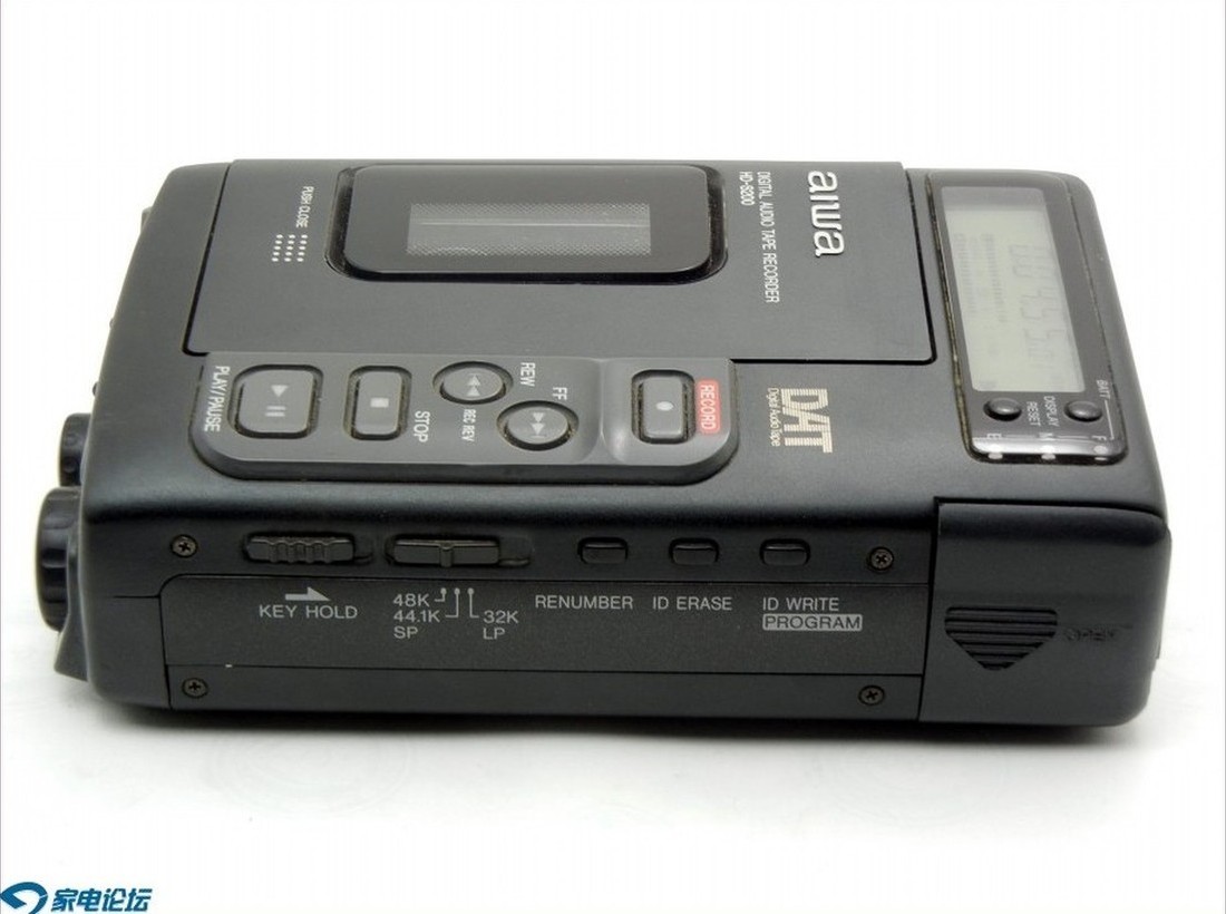 爱华 aiwa HDS200 DAT随身听 Lark Club