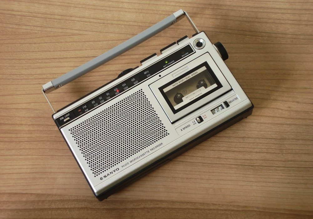 精致的三洋 SANYO M5850FE AM/FM 微型磁带收录机