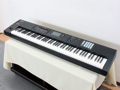 罗兰 Roland FA08 电子合成器