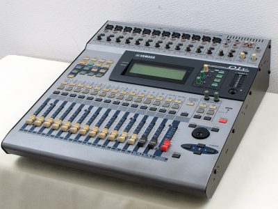 雅马哈 YAMAHA O1V 数字调音台