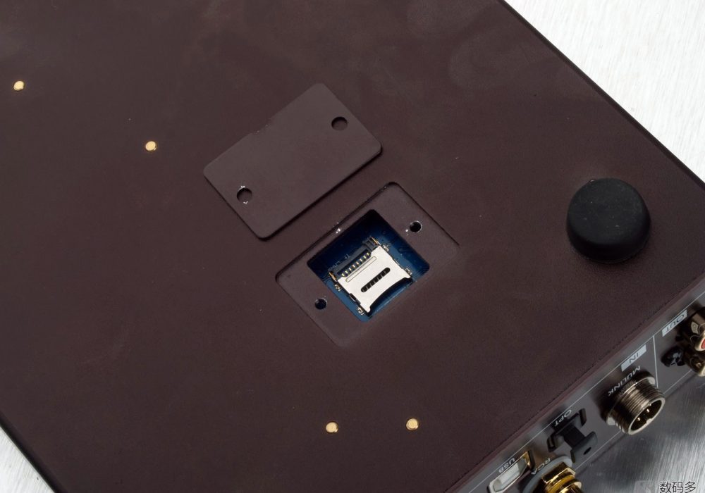Musiland 乐之邦 MD12 外置立体声解码器 - 底部MicroSD卡仓