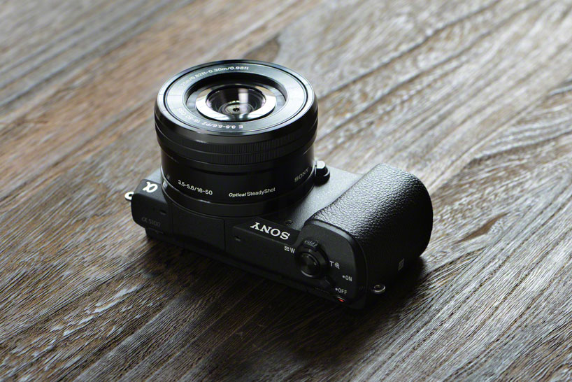 索尼 A5100照相机：2430万像素，配备179个相位对焦点
