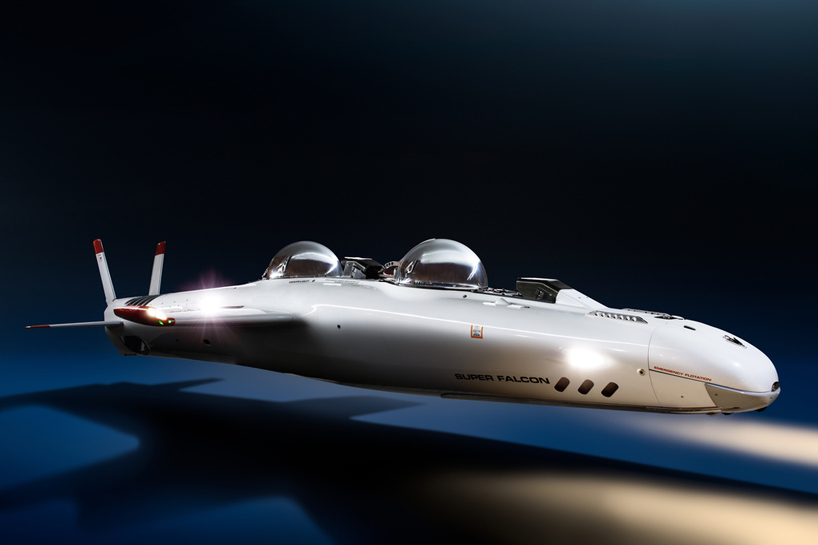 杰姆斯•邦德007创作的 深海飞航 超级猎鹰液压自动船