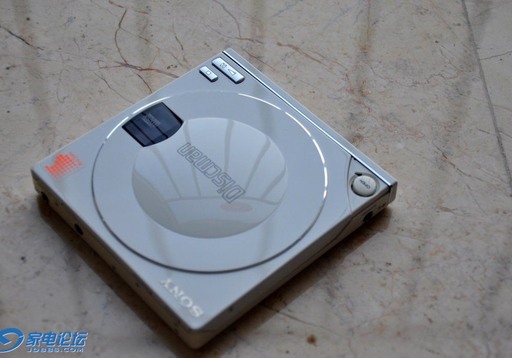白色索尼 SONY D100 + 飞利浦 CD10 CD随身听