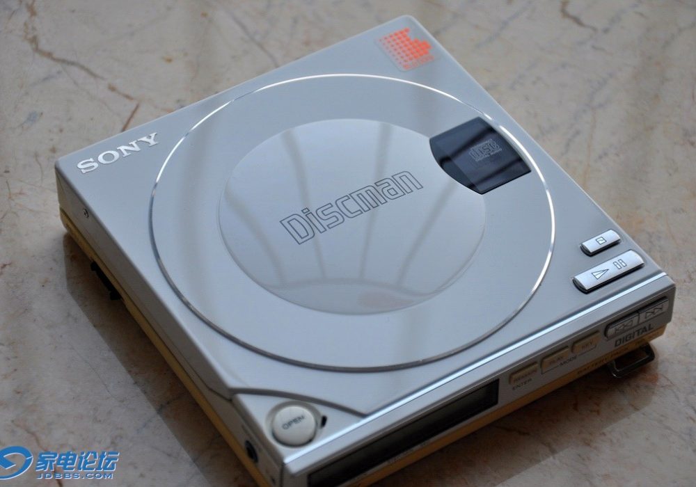 白色索尼 SONY D100 + 飞利浦 CD10 CD随身听