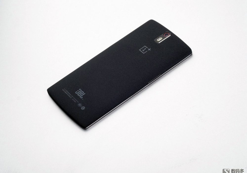 One Plus 一加 智能手机JBL特别版-背面