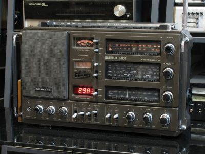 根德 GRUNDIG SATELLIT 3400 收音机