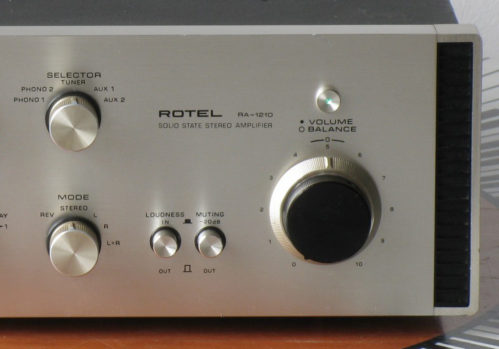 ROTEL RA-1210 功率放大器