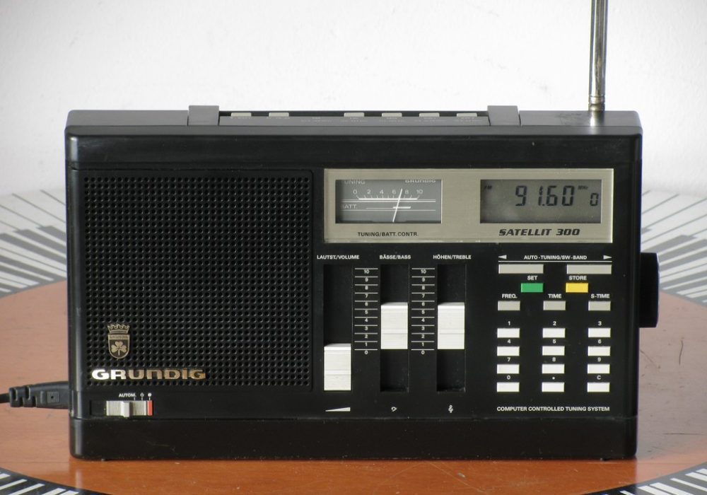 根德 GRUNDIG Satellite 300 收音机