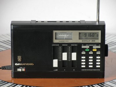 根德 GRUNDIG Satellite 300 收音机