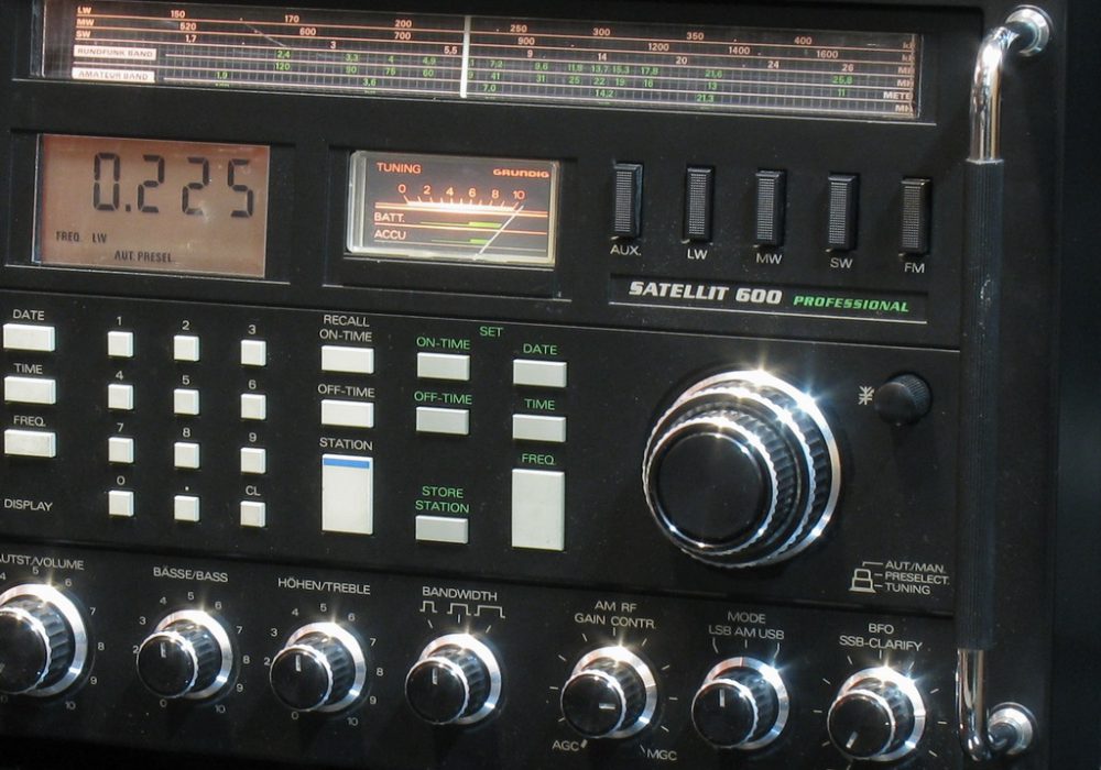 根德 Grundig Satellite 600 收音机