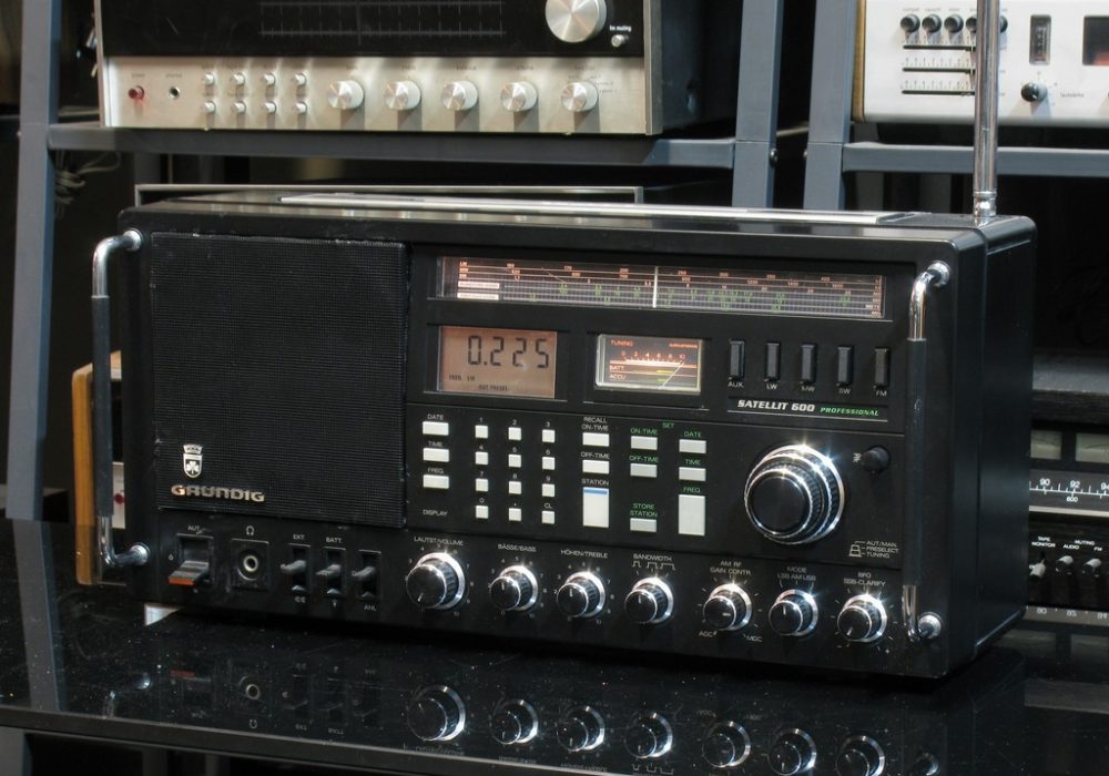 根德 Grundig Satellite 600 收音机