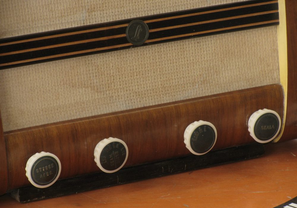 LL Linnet & Laursen Piccolo 522 古董 台式收音机