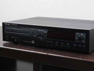 TASCAM CD-RW700 CD 播放机