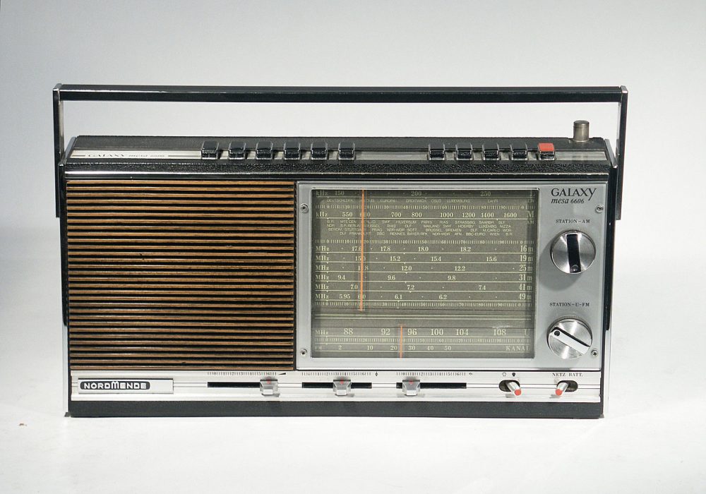 NORDMENDE GALAXY MESA 6606 便携收音机