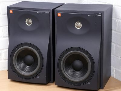 JBL 4208 专业监听音箱