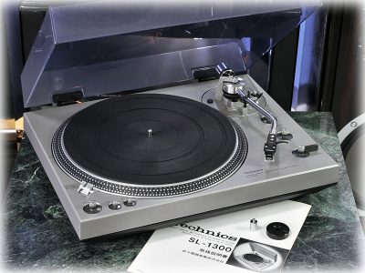 Technics SL-1300 黑胶唱机