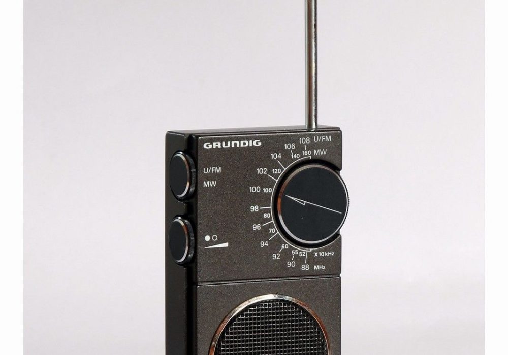 Grundig Yacht Boy 50 Mini Radio 收音机