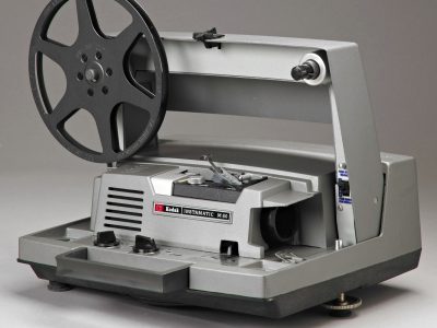 古董 Kodak Instamatic M80 8mm Movie Projector-Work<wbr/>ing with broken guide-As Is