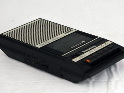 PANASONIC RQ-2104 Slim Line 磁带录音机.