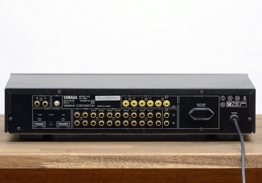 雅马哈 YAMAHA CX-830 立体声 Vorverstärker / Control Amplifier / Vorstufe in schwarz