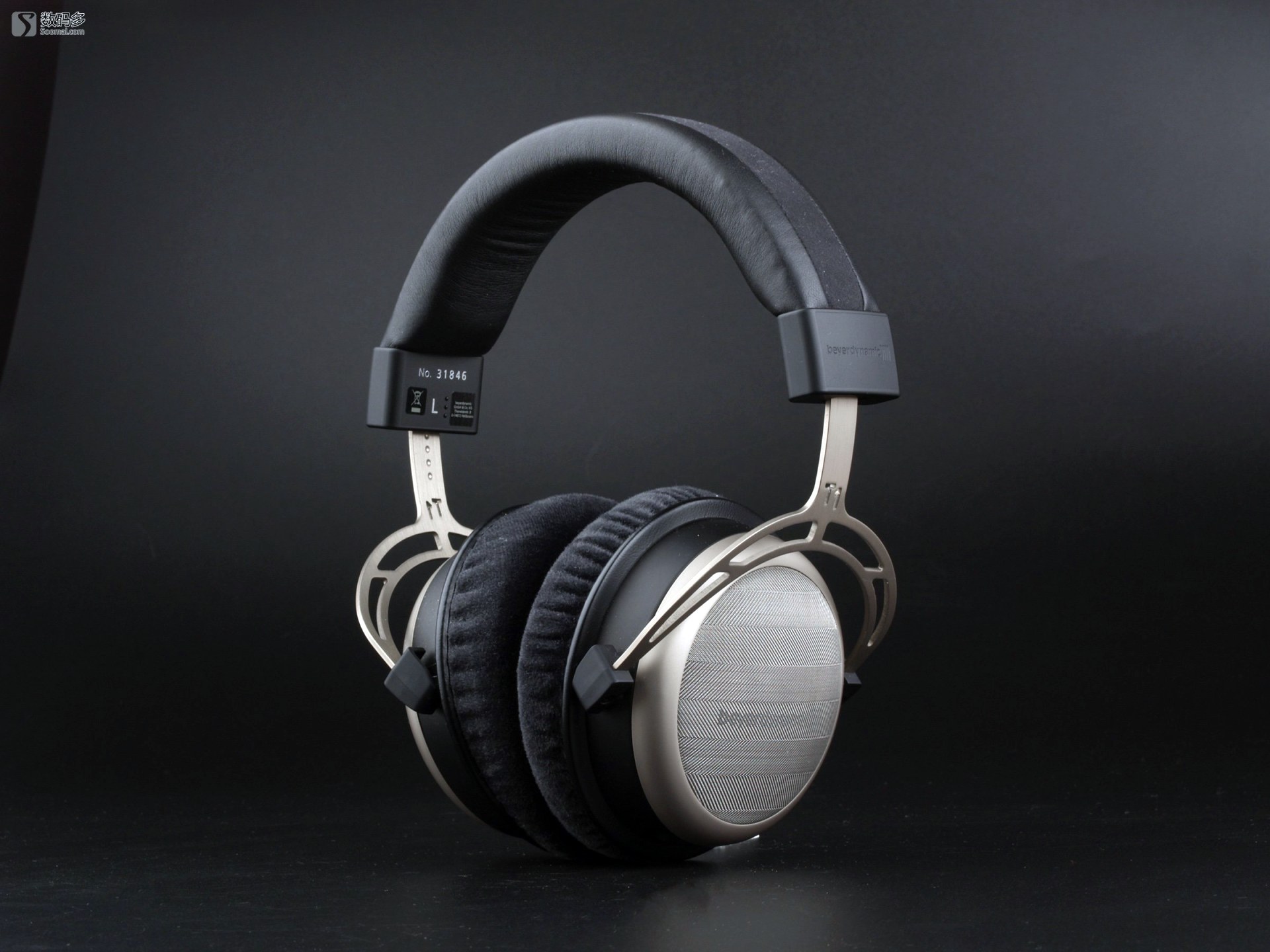 AKG 240 Studio.
