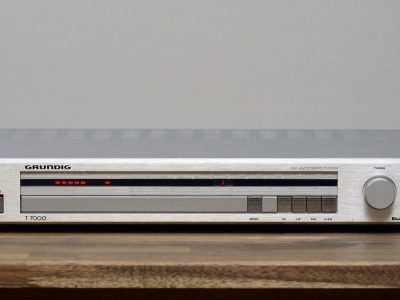 Grundig T7000 Tuner / Radio in silber