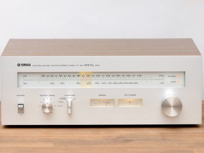 雅马哈 YAMAHA CT-610 Analog 立体声 Tuner / Radio in silber mit Holzgehäuse