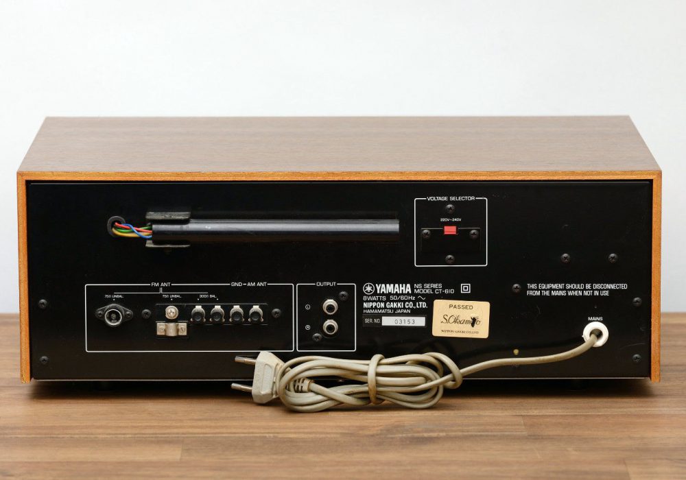 雅马哈 YAMAHA CT-610 Analog 立体声 Tuner / Radio in silber mit Holzgehäuse