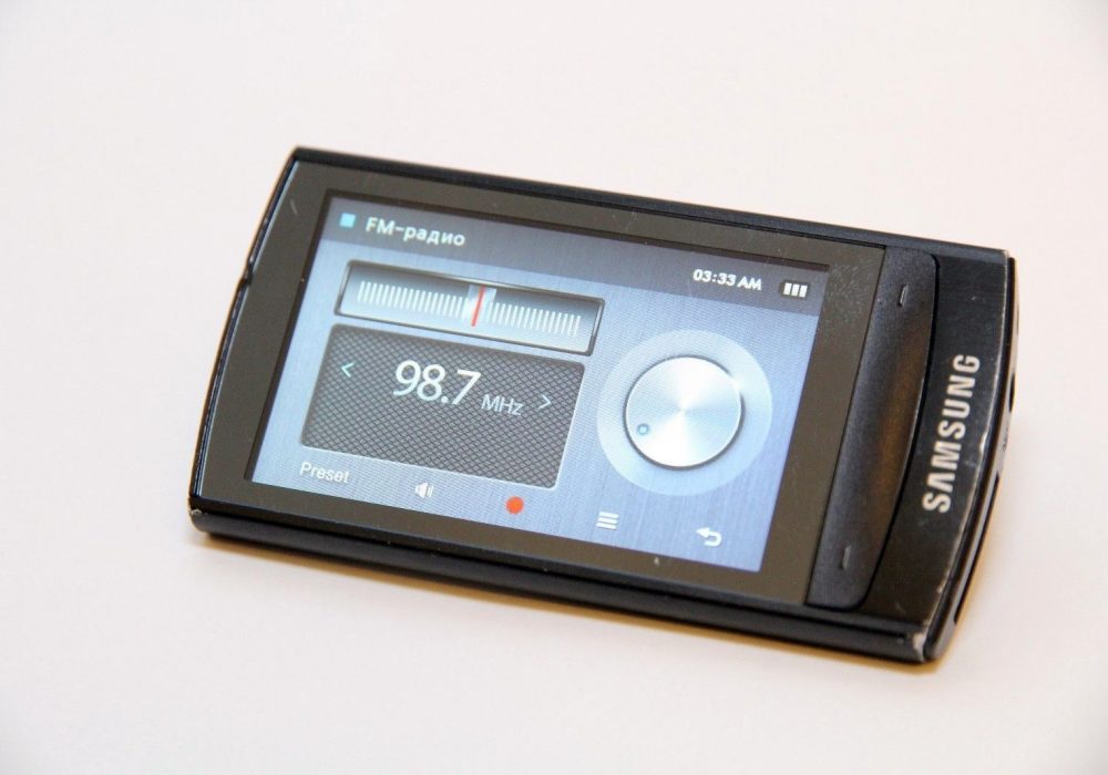 SAMSUNG YP-R1 8GB FM Radio 蓝牙 MP3播放器
