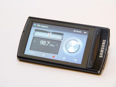 SAMSUNG YP-R1 8GB FM Radio 蓝牙 MP3播放器