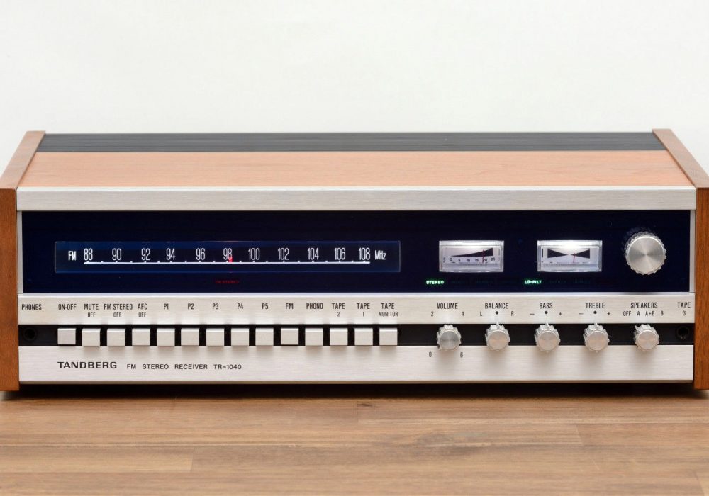 Tandberg TR-1040 立体声 收音机 / 收音机 / Verstärker / Amplifier in silber