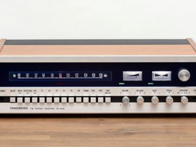 Tandberg TR-1040 立体声 收音机 / 收音机 / Verstärker / Amplifier in silber