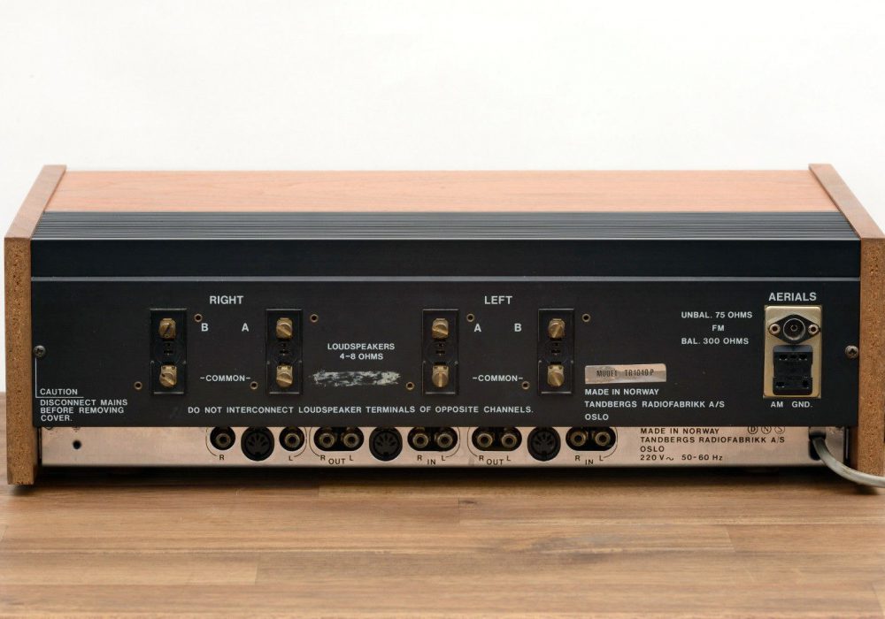 Tandberg TR-1040 立体声 收音机 / 收音机 / Verstärker / Amplifier in silber