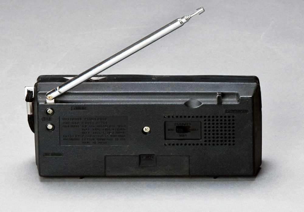 National Panasonic MODEL R-201 收音机