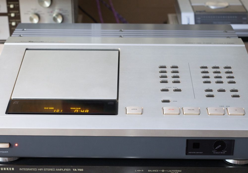 LUXMAN D-500X\'s CD播放机