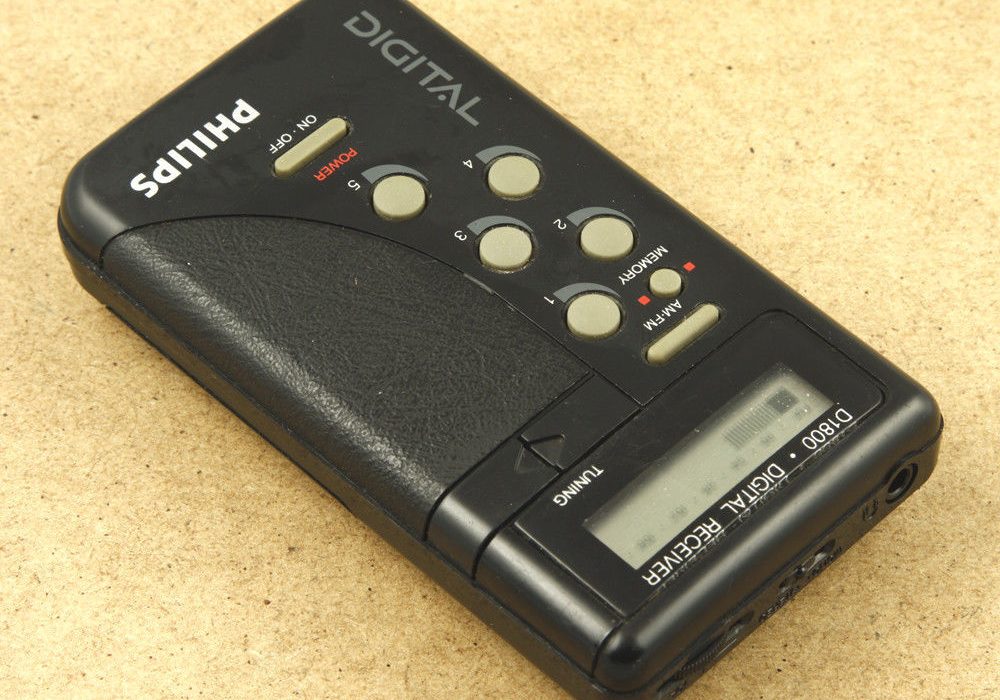 Philips D1800 AM/FM 迷你收音机