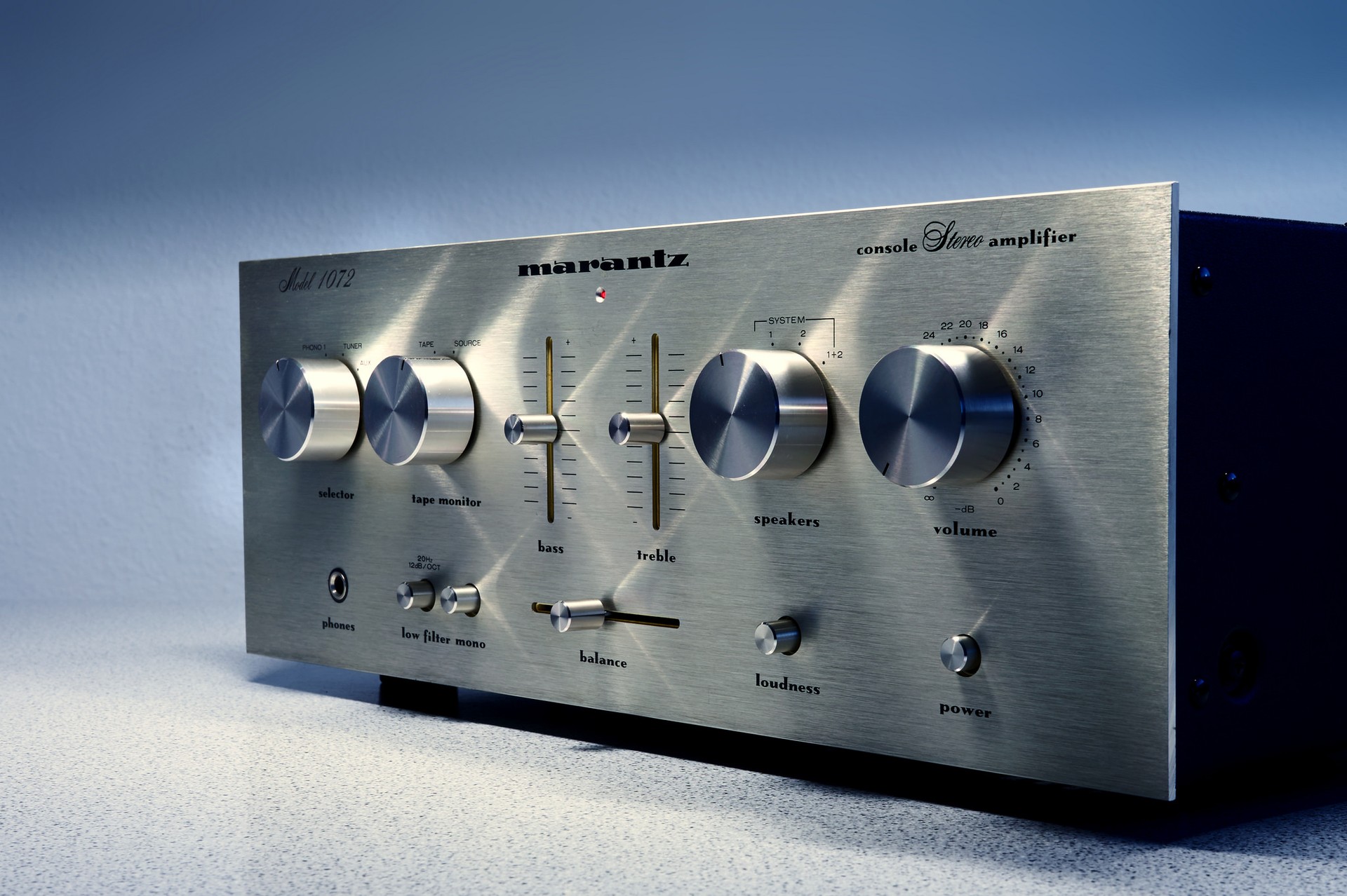 Marantz усилитель купить. Marantz 1072. Усилители Маранц Винтажные. Усилитель Marantz 1072. Marantz усилитель винтажный.